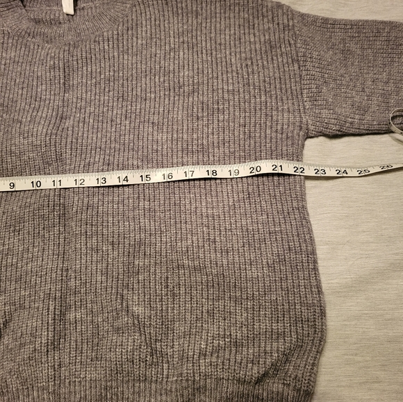 Sweater - Picture 4 of 6